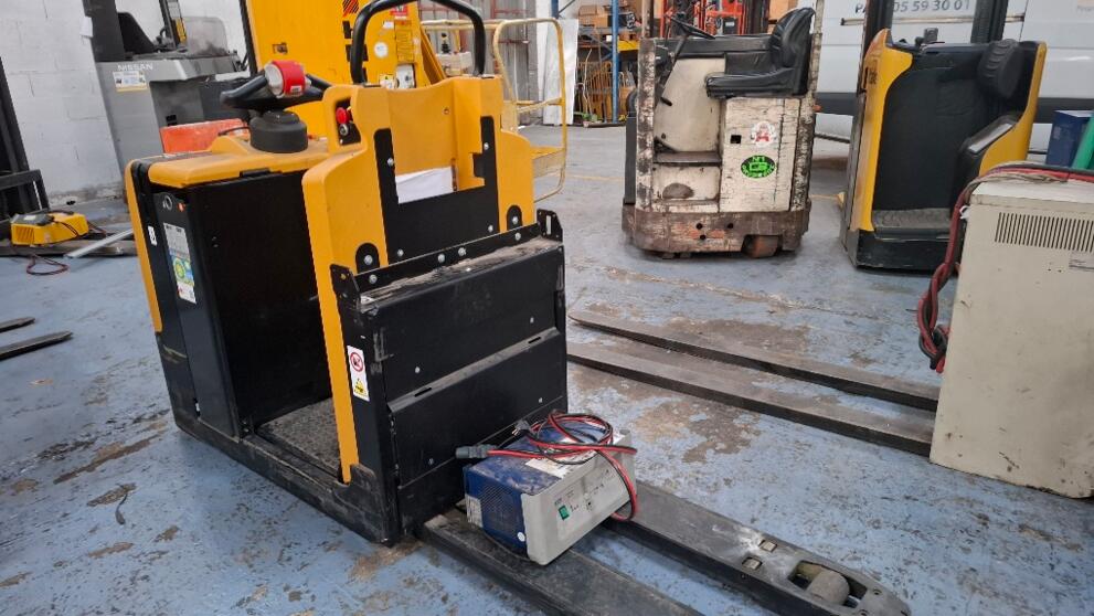 Preparateur de commandes au sol plateforme 2T - YALE