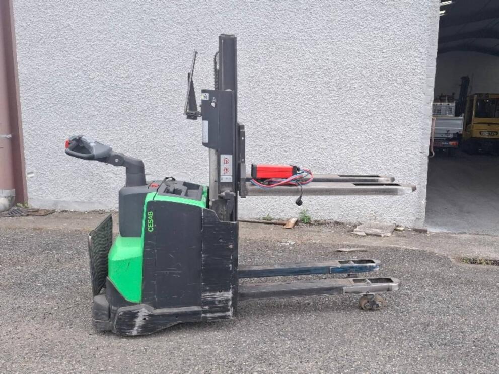 Gerbeur plateforme rabattable (accompagnant ou porté)