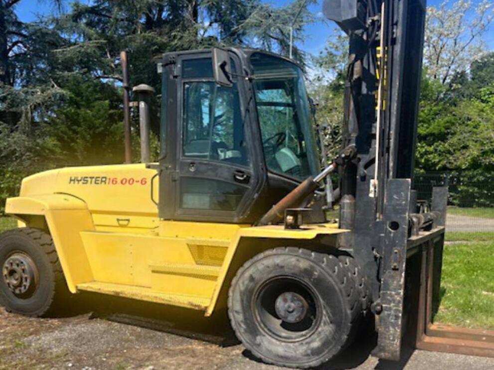 Vue latérale du Hyster 16T - 25721