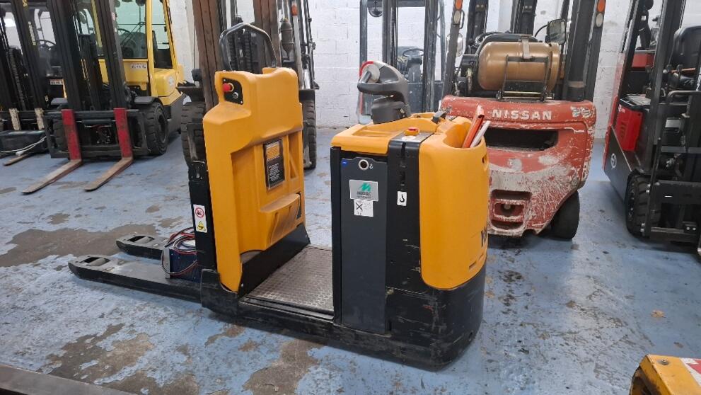 Preparateur de commandes au sol plateforme 2T - YALE
